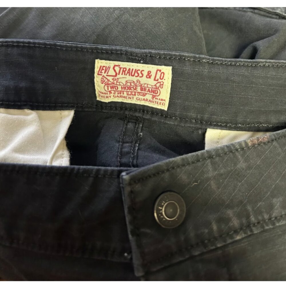 1990s Levi’s men’s W30 L30 black cargo pants - Picture 3 of 4